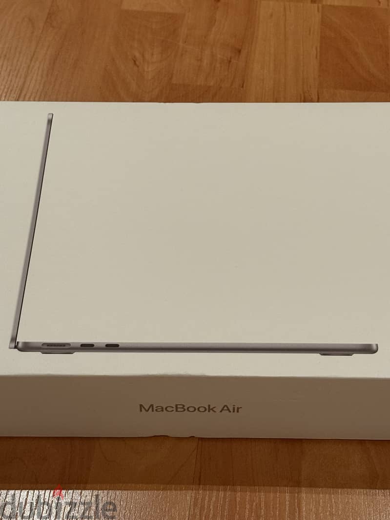 New Macbook Air M2 (2 days used only) 0