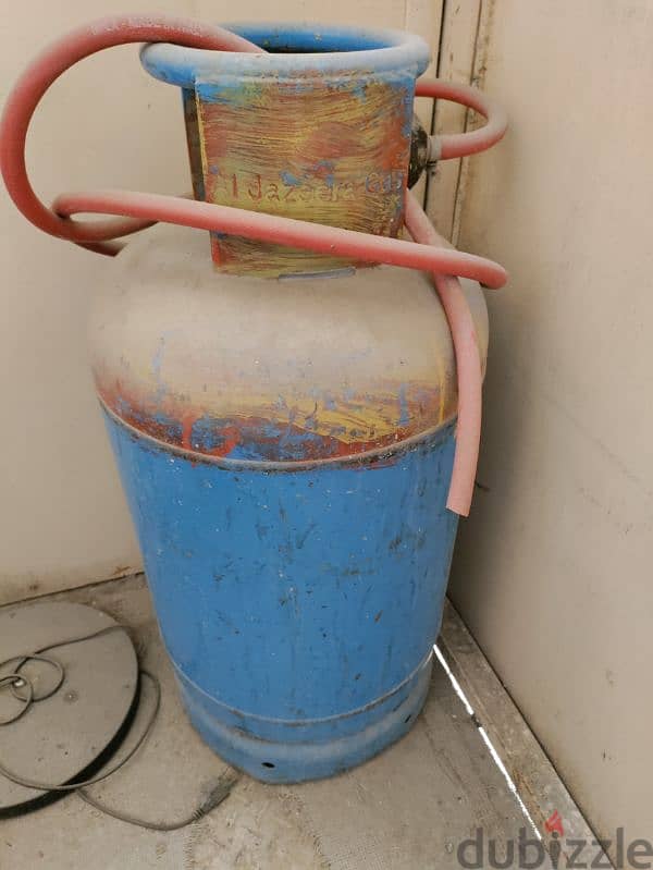 gas cylinder and fridge 0