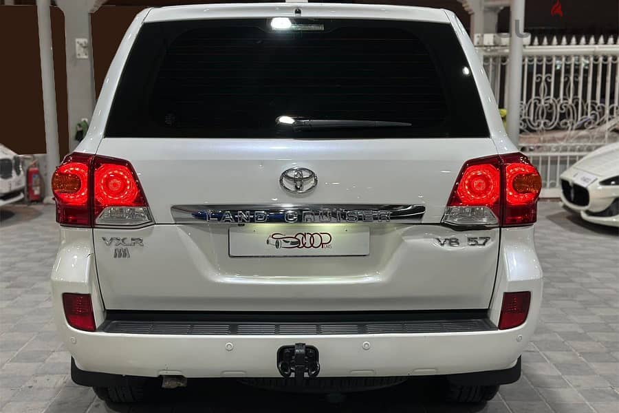 Toyota Land Cruiser 2013 VXR 10