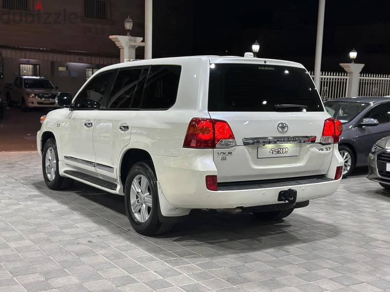 Toyota Land Cruiser 2013 VXR 11