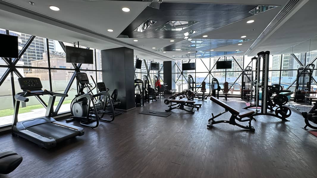 Shared Studio Flat on 34th floor Swimming Pool, Gym, game room 7