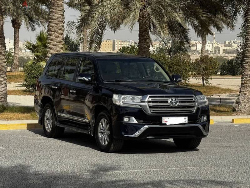 Toyota Land Cruiser GX-R 2017 (Blue) 1