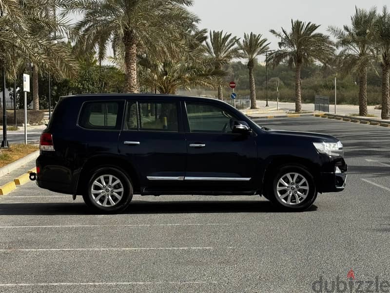 Toyota Land Cruiser GX-R 2017 (Blue) 5