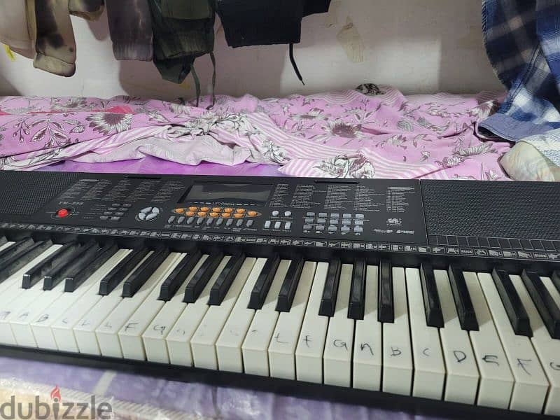 electronic keyboard 0