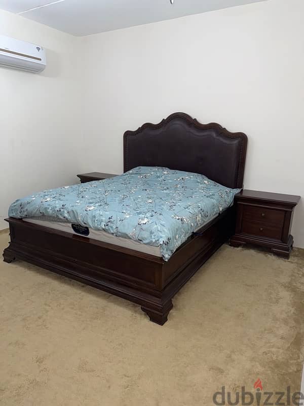 used luxurious bedسرير فاخر مستعمل مع مرفقاته | used luxurious bed set 1