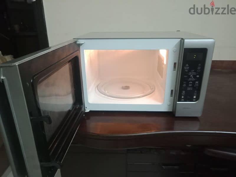 WHIRLPOOL   25 LTR MICROWAVE OVEN 1