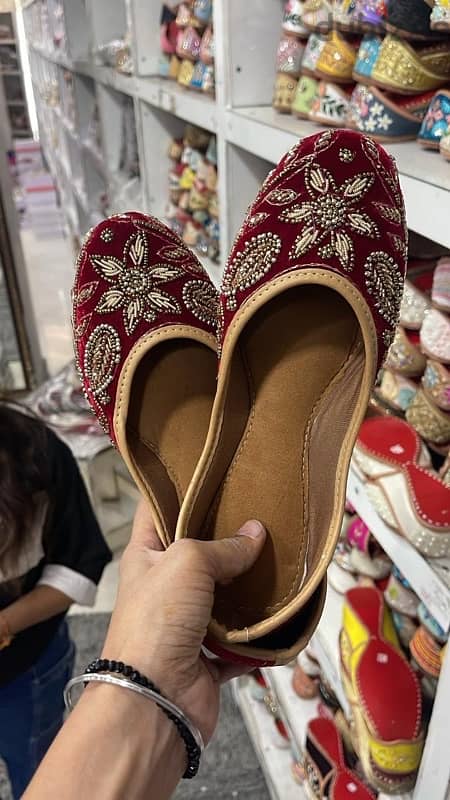 Elegant Embroidered Punjabi Juttis – Reserve Yours Today! 0