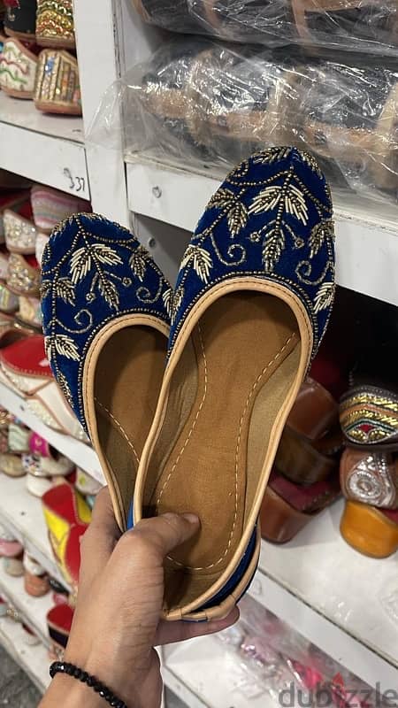 Elegant Embroidered Punjabi Juttis – Reserve Yours Today! 1