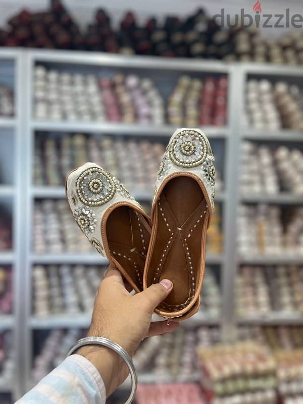 Elegant Embroidered Punjabi Juttis – Reserve Yours Today! 7