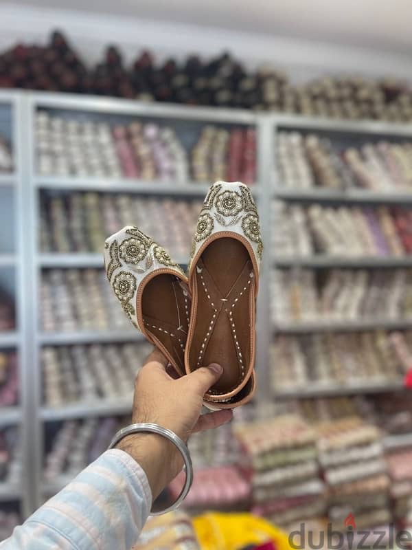 Elegant Embroidered Punjabi Juttis – Reserve Yours Today! 8