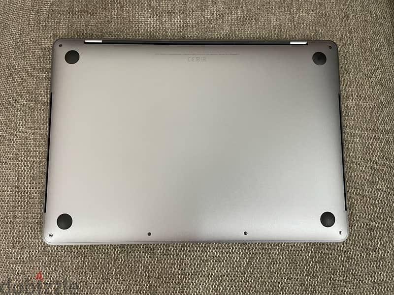 Apple MacBook Pro 1