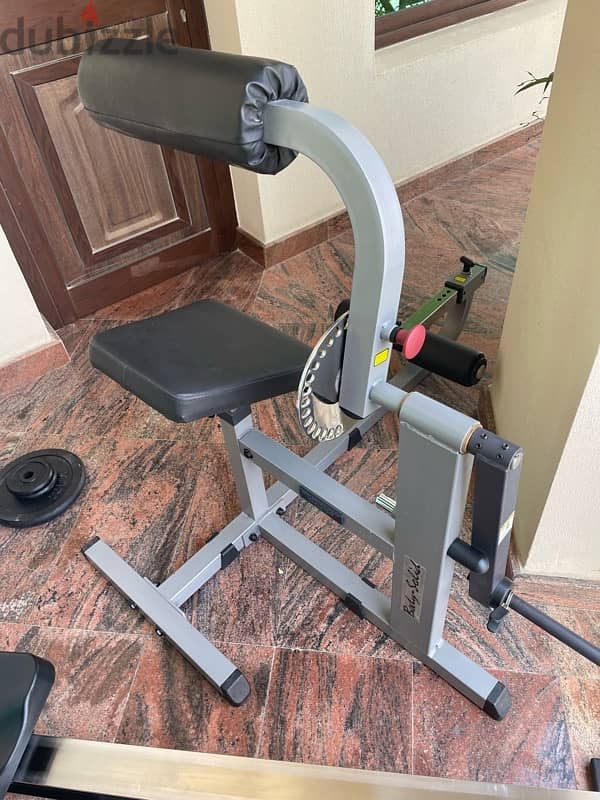 treadmill , rowing machine , abs and back machine 8