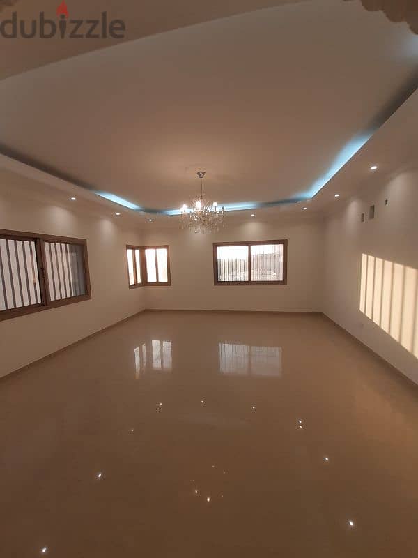 للايجارنص فيلافخمة في عالي For rent half a villa in Aali 0