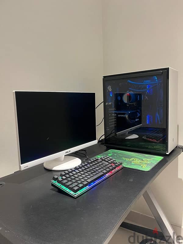 Gaming PC, Monitor, Keyboard 0