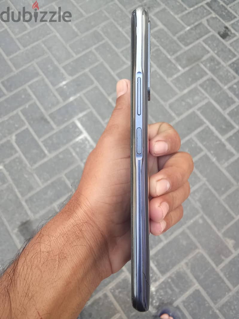 Vivo Y72 5g Back side have scratck and little crack Good battery tim 0