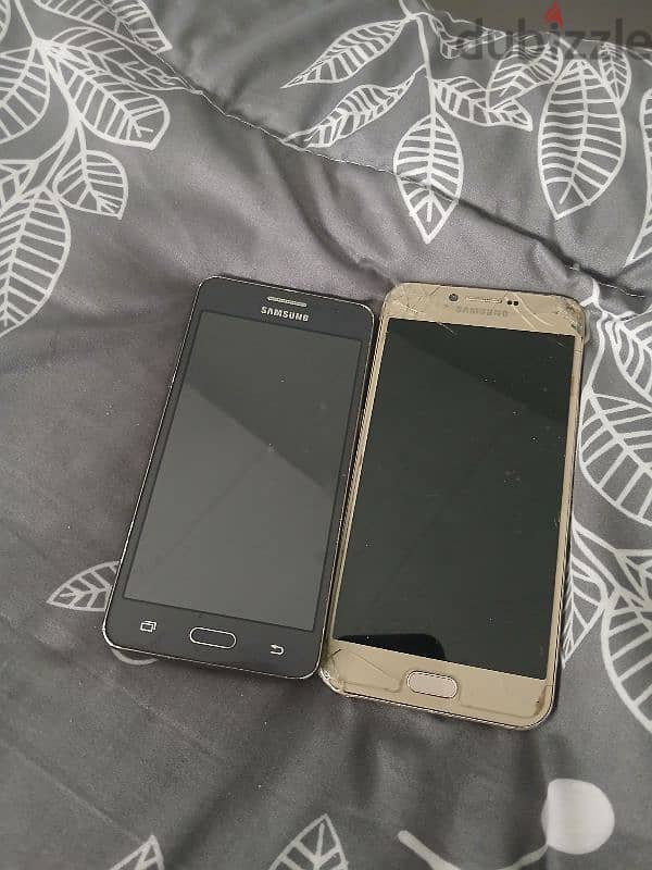 2 Samsung unworking phones for cheap price 0