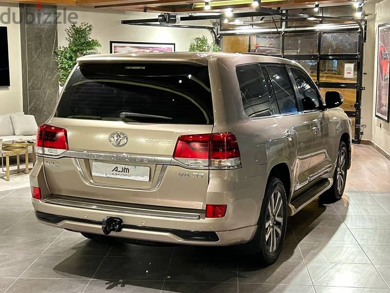 Toyota Land Cruiser VXS 5.7 2018 model FOR SALE 6