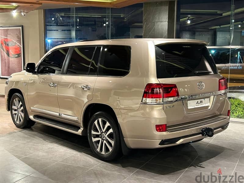 Toyota Land Cruiser VXS 5.7 2018 model FOR SALE 7