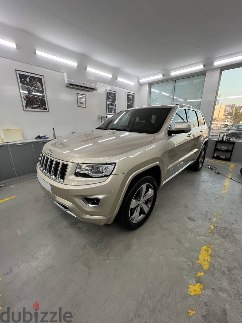 Jeep Grand Cherokee Overland in Excellent Condition, Agency Maintained 4