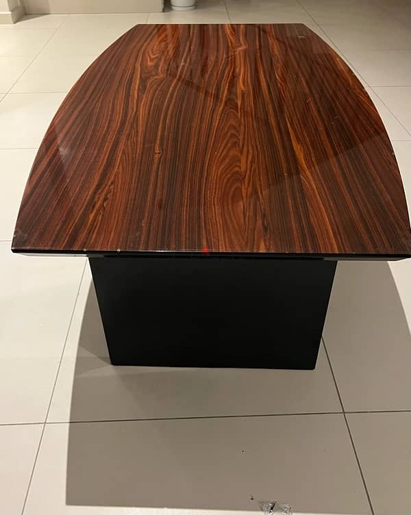 excellent conditon coffee table (two size available) clearance price 3