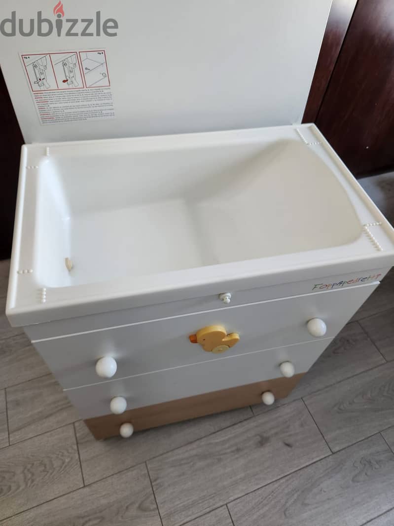 Italian baby bath and changing table in good condition! 1