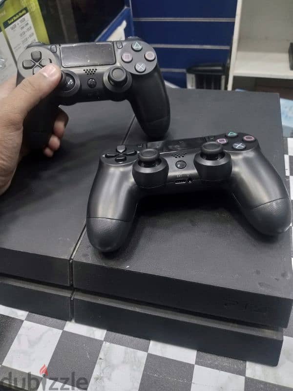 play Station 4 With 2 Controller 0