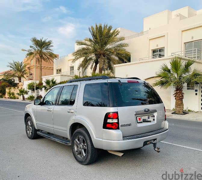 Ford Explorer 2010 model for sale. . . 7