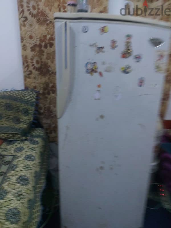 sharp fridge good working  32050842 3