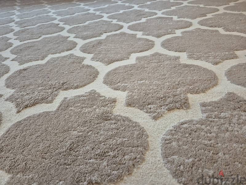 Center carpet ( 2.5 m X 3.5 m) 2