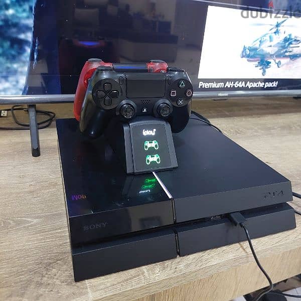 PS4 1TB with 2 controllers, charging stations, and 1 CD 1