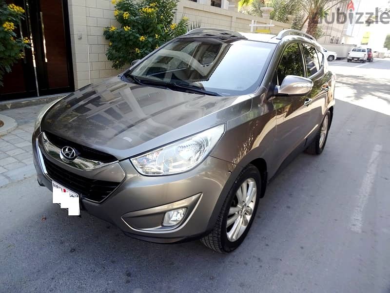 Hyundai Tucson Limited 4WD 2.4L Full Option Well Maintained Suv For Sa 1