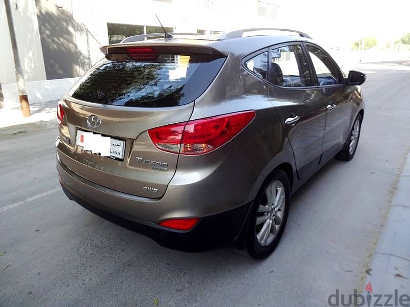 Hyundai Tucson Limited 4WD 2.4L Full Option Well Maintained Suv For Sa 3