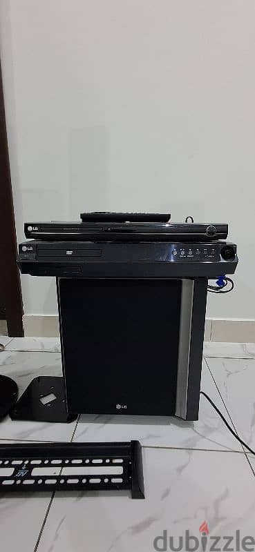 2 DVD PLAYER 4 Tall Speakers 2 small Speaker 2