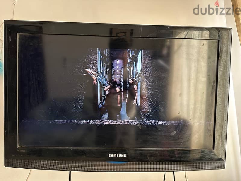 Samsung LCD TV 32inch with wall stand  for Sale 1