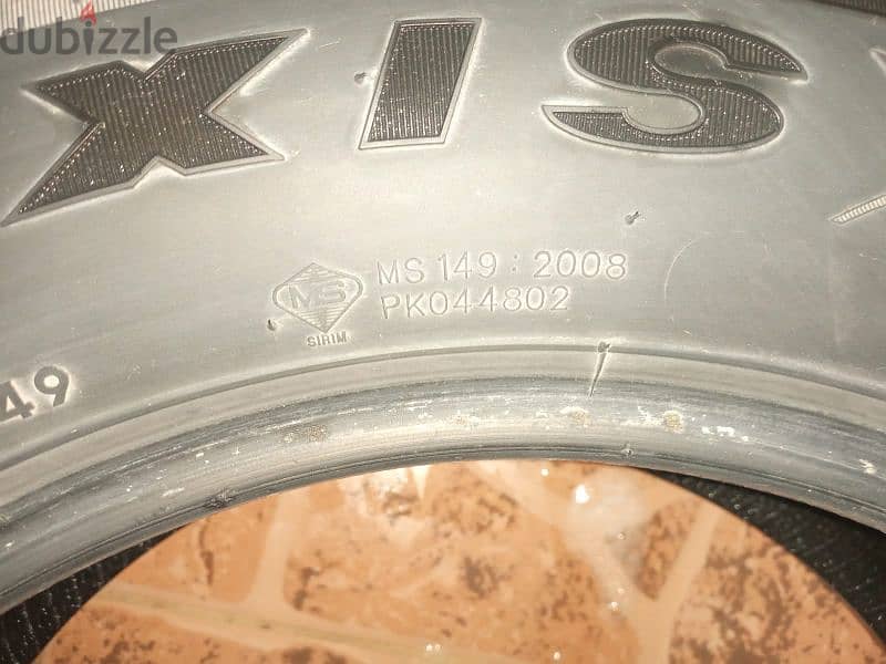 يوجد عدد تاير واحد مقاس  216/60R/16 بحالة ممتازة ونظيف سعر ٥دينار 6