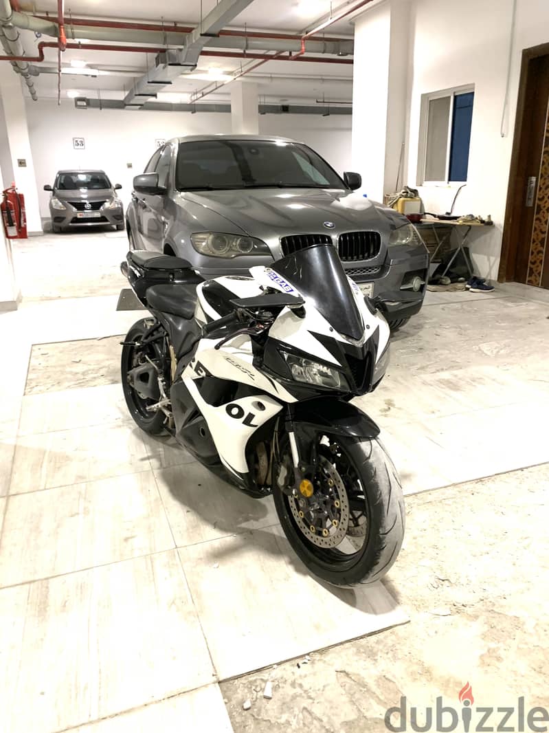 Honda CBR600rr 2010 1