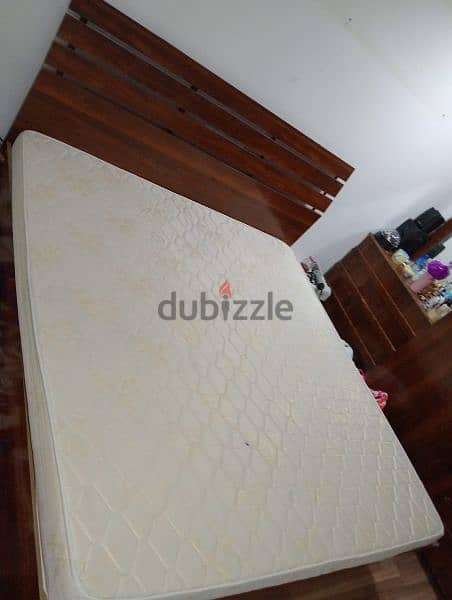 selling bed with mattress. . . four door wardrobe and dressing table 4