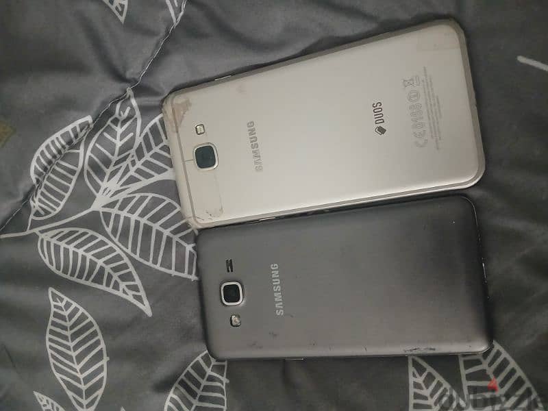 2 Samsung unworking phones for cheap price 0