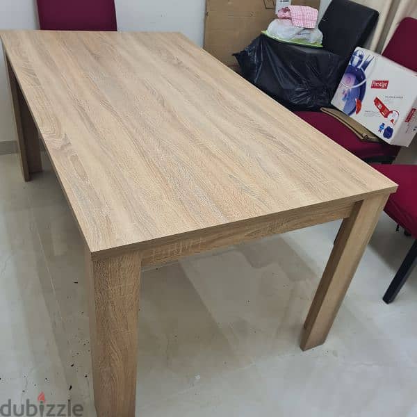 DINING TABLE FOR SALE 0