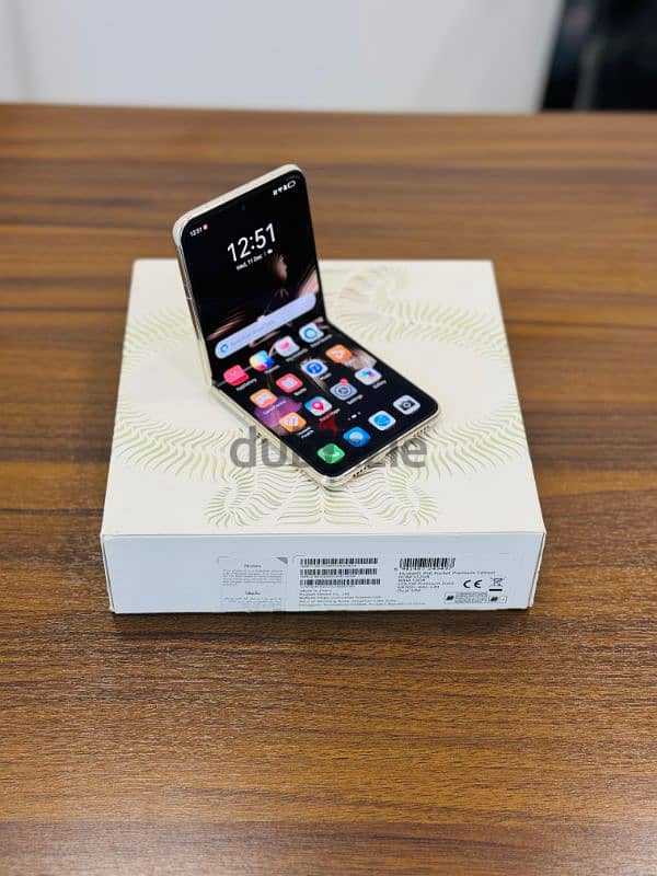 Huawei p50 pocket flip premium special edition 12 gb/512 new condition 3