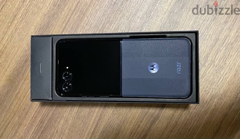 motorola razr 50 ultra , flip 2