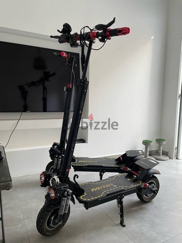 للبيع سكوتري( موتريين) for sale dual motor scooter 70km 0