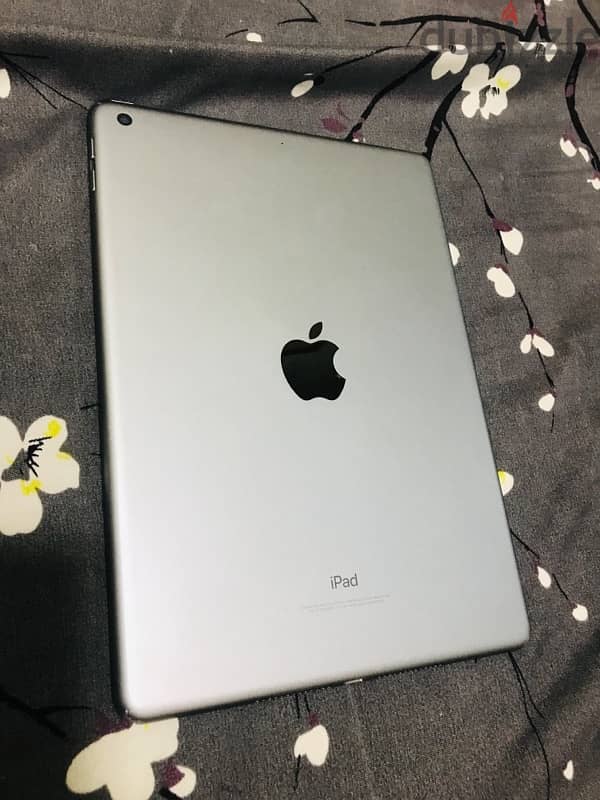 iPad 6 good condition OS 17.7. 1 4