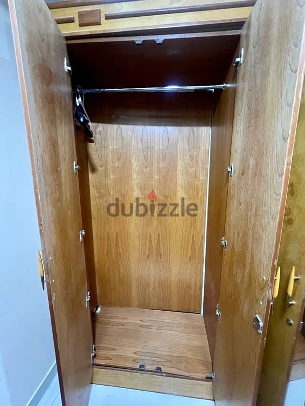 5 Door Big Cupboard 2