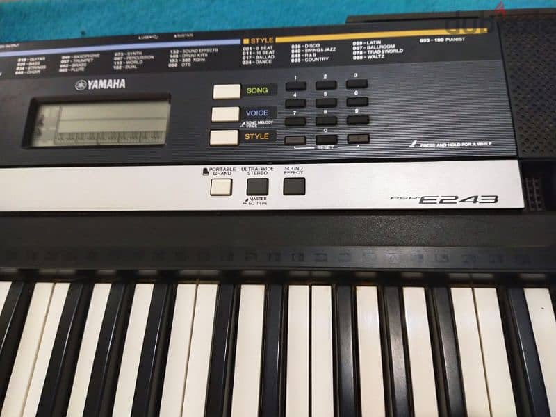 YAMAHA PSR E243 2