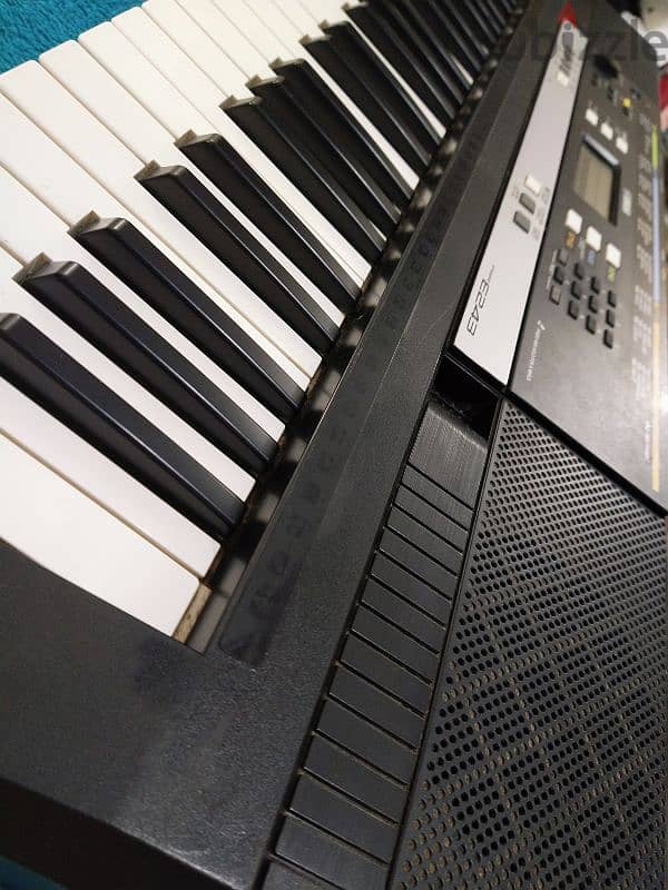 YAMAHA PSR E243 4