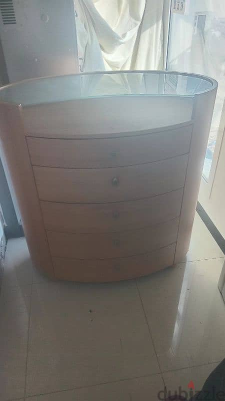 Dresser table new this one vary nice 0