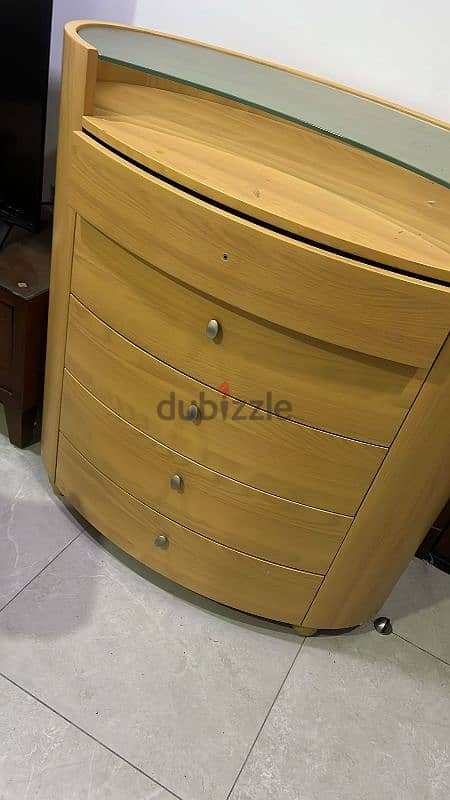 Dresser table new this one vary nice 2