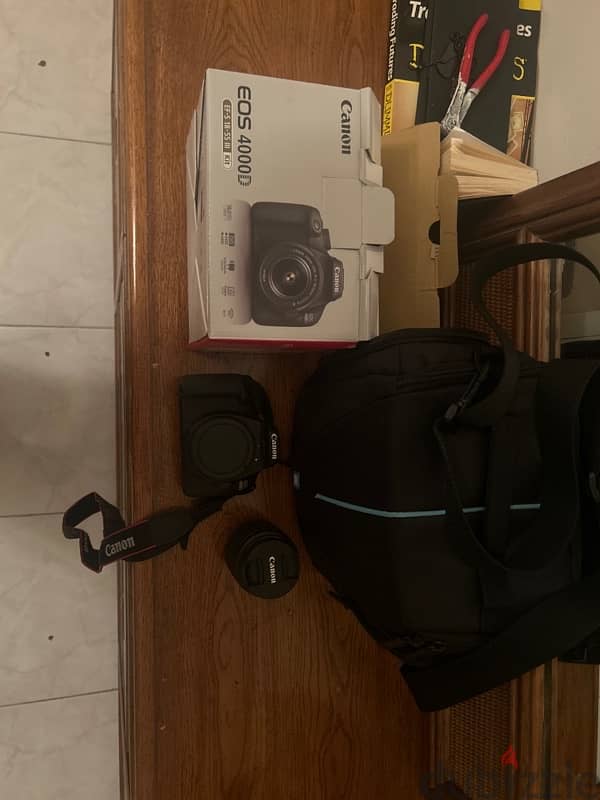 canon Eos 4000D dslr + carrier case 0