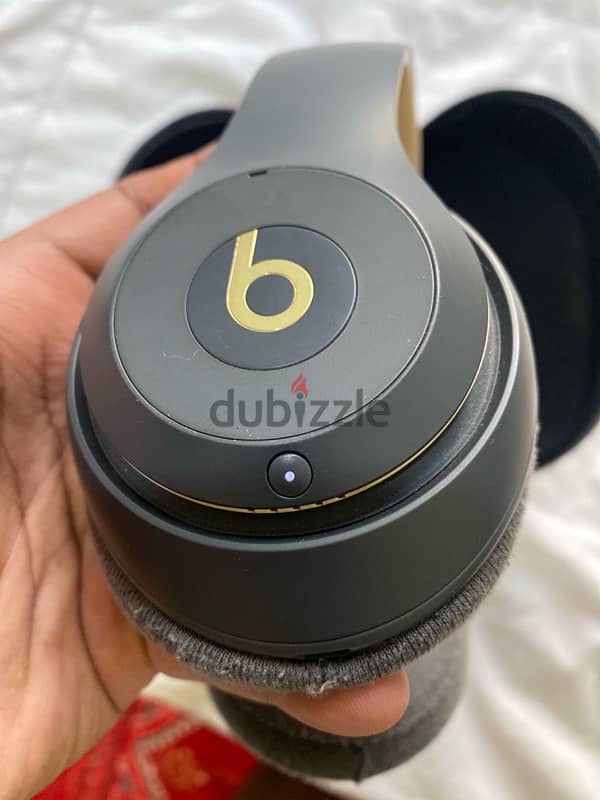 Beats by Dre - Beats Studio 3 ( Limited Edition) 4